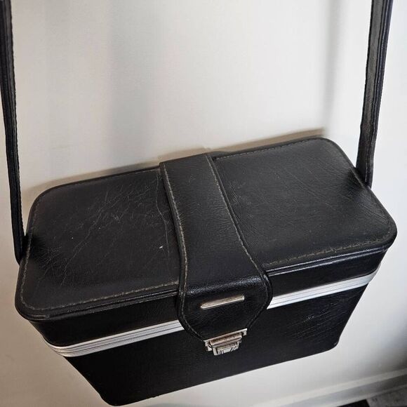 Unbranded Large Black Hard Shell Vintage Leather Camera Case / Holder w/ Strap - Picture 3 of 9